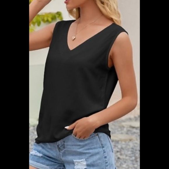 Cinnie Black Double-V Lace-Back Sleeveless Top Medium NWT - Picture 1 of 7